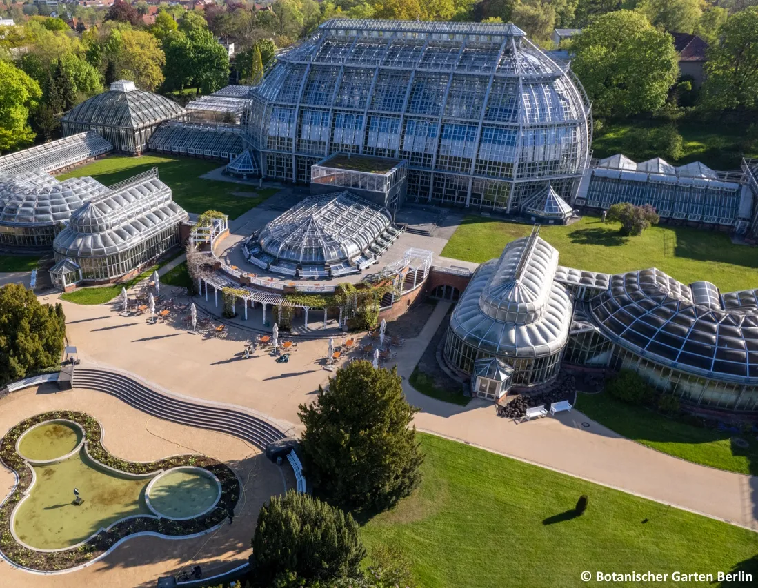 botanischer-garten-berlin-ansicht-kaffee-aussenanlage2